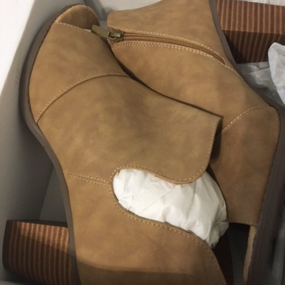 Camel Booty Boot - Picture 6 of 6